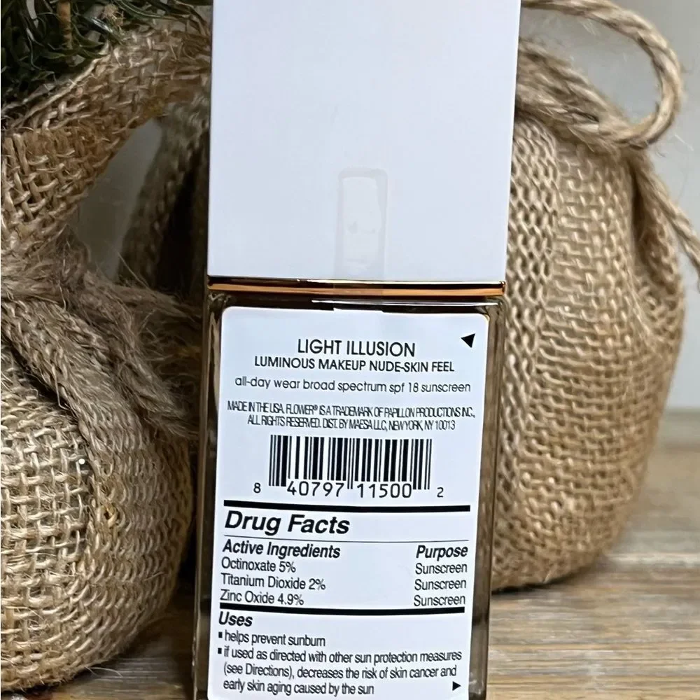 FLOWER BEAUTY By Drew Barrymore Light Illusion SPF Foundation Nutmeg (D2)